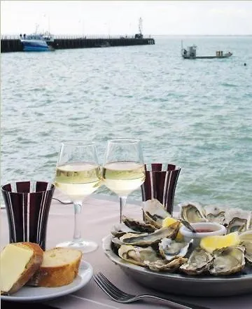La Mere Champlain Cancale 3*,
